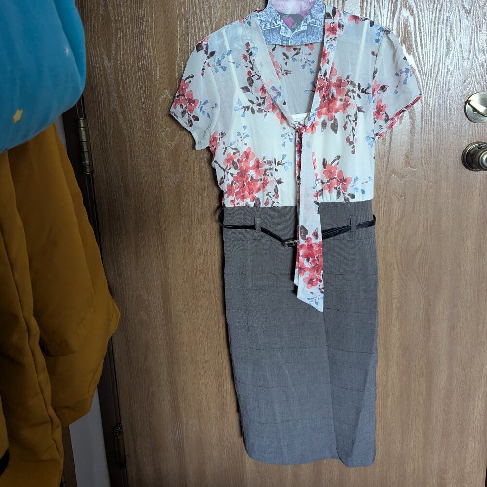 Maurices Dress, floral top and tight midi skirt bottom, 7/8